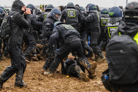 Germania: scontri tra ecoattivisti e polizia a Luetzerath © EPA