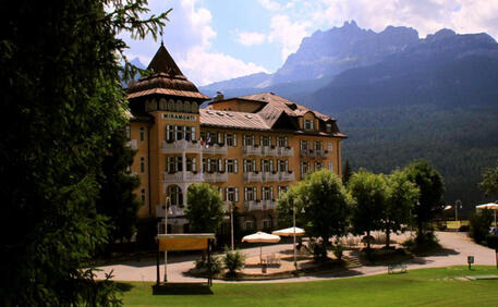Veduta esterna dell'hotel Miramonti di Cortina d'Ampezzo. www.miramontimajestic.it © ANSA