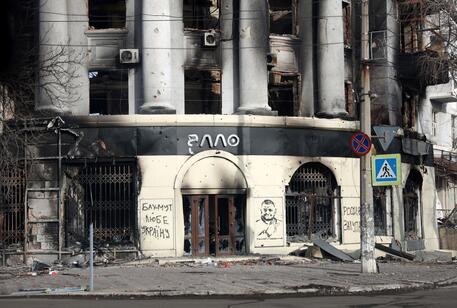 Edificio dato alle fiamme a Bakhmut © AFP