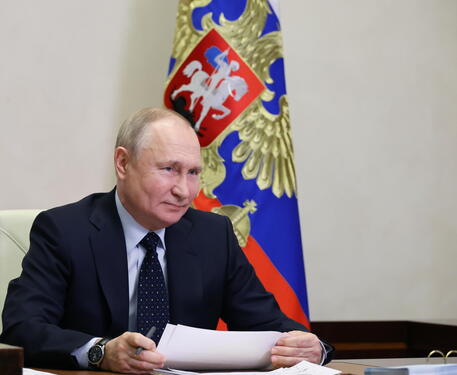 Russian President Putin in a video conference meeting © EPA