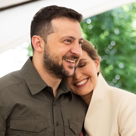 Volodymyr Zelensky e la moglie Olena nella foto pubblicata su Telegram © Ansa