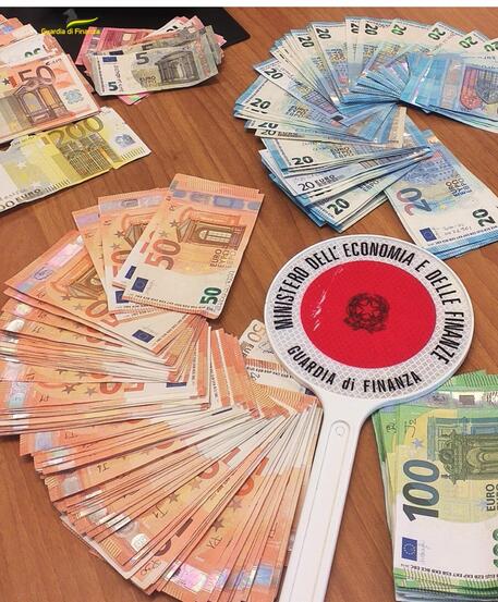 Gdf Ancona, sequestro banconote false © ANSA