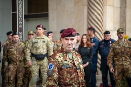 In primo piano il generale Giovanni Maria Iannucci © Ansa