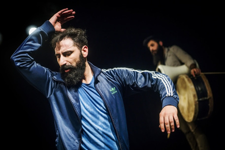 Il coreografo libanese Bassam Abou Diab in 'Under The Flesh' © ANSA