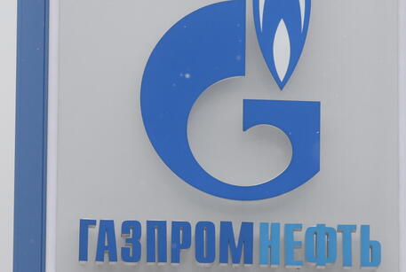 Il logo della Gazprom: il gas è sceso dal 36 al 21% nel valore delle importazioni Ue © EPA