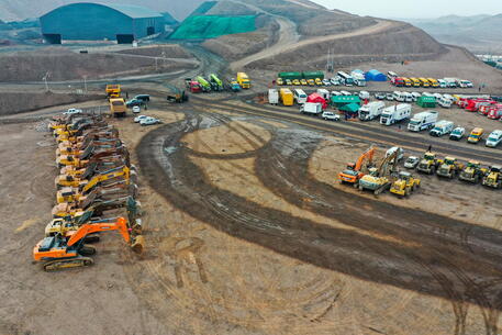 La miniera a cielo aperto nell'area di Alxa Left Bannerm, nel nord della Cina © EPA