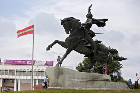 La statua di Alexander Suvorov nel centro di Tiraspol, capoluogo della Transnistria. © EPA