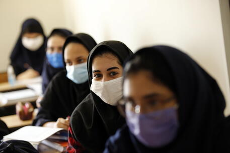 Iran, bambine avvelenate 'per chiudere scuole femminili' © EPA