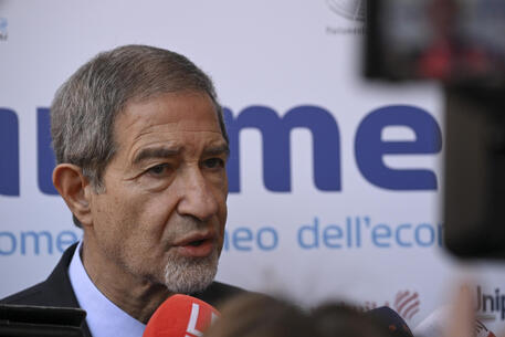 Il ministro Nello Musumeci al Festival Euromediterraneo dell'economia a Napoli © ANSA