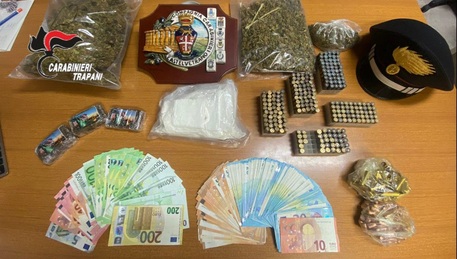 Droga: 500 gr cocaina in laboratorio bar, arrestato titolare © Ansa