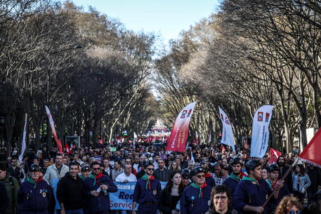 Manifestazione a Lisbona © EPA