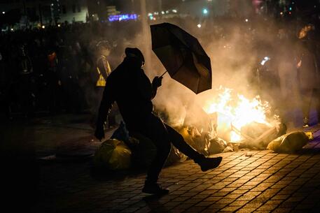 Francia: a Parigi gli scontri da Republique alla Bastiglia © AFP