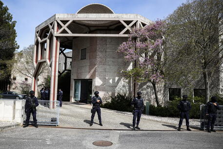 Due morti in un attacco al centro musulmano di Lisbona © EPA