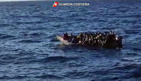 Una immagine del soccorso della Guardia costiera a Lampedusa © ANSA