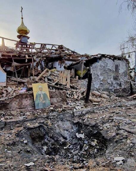 Danni a una chiesa conseguenti al lancio di bombe sulla regione di Zaporizhzhia © ANSA