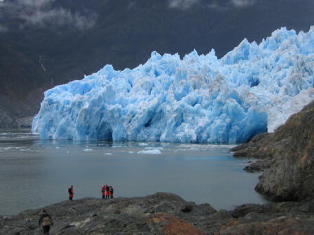 I ghiacciai si stanno sciogliendo con un'accelerazione di 100 volte negli ultimi 30 anni © ANSA