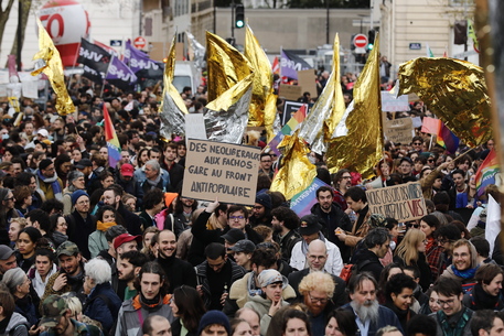 Francia: Cgt, 400.000 manifestanti in piazza a Parigi - Mondo