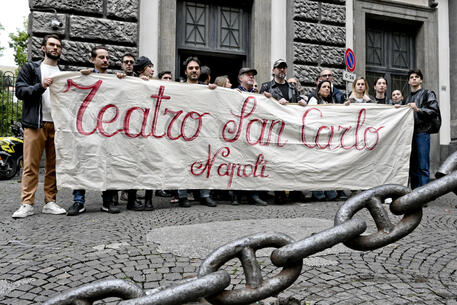 Sit in dei sindacati al San Carlo di Napoli © ANSA