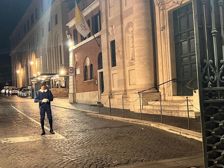Paura in Vaticano, uomo su auto forza un varco © ANSA
