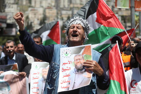 Proteste dopo la morte in carcere di Khader Adnan © EPA