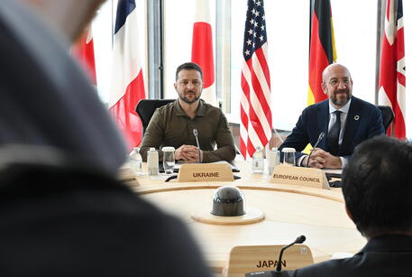 Zelensky al tavolo del G7 di Hiroshima © EPA