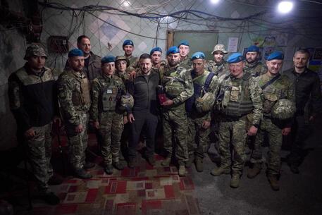 Zelensky visita il fronte di Donetsk © ANSA