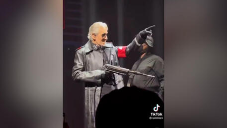 Roger Waters sul palco come Ss’, la polizia tedesca indaga