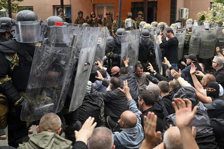 Gli scontri nel nord del Kosovo © EPA