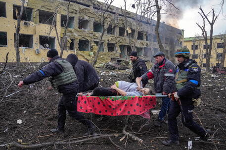 Premio Pulitzer ai reporter ucraini dell'Ap a Mariupol © ANSA