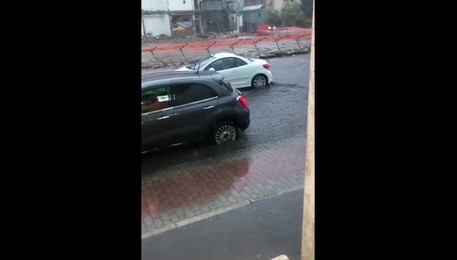 Maltempo: strade come torrenti a Caserta (ANSA)