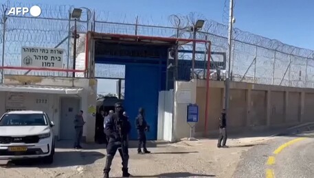 Israele, prigionieri palestinesi vengono trasferiti da prigione di Damon (ANSA)