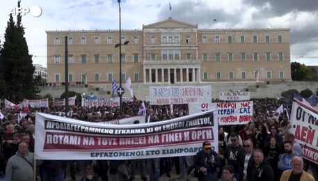 Atene, nuova manifestazione dopo l'incidente ferroviario (ANSA)