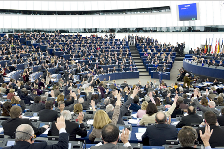 Gli europarlamentari hanno stipendi da capogiro