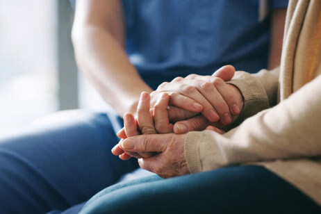 Anziani, l'isolamento mette a rischio la salute