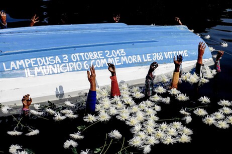 Installazione in Darsena a 10 anni dalla strage di Lampedusa
