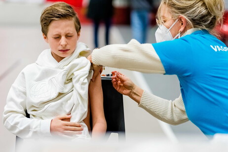 Contro cancro cervice immunizzare anche ragazzi anti-Hpv