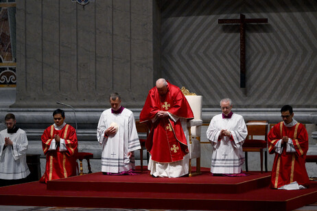 El Papa celebra la Pasión de Cristo en la Basílica de San Pedro