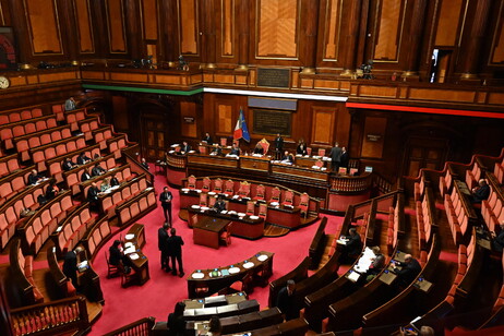 Panoramica dell'Aula del Senato nel corso della discussione del Def