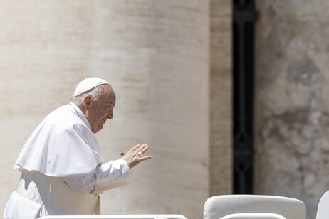 Papa contro i gay nei seminari, duro attacco parlando ai vescovi