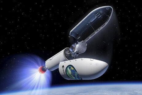 Un rendering della navicella spaziale Earth Cloud Aerosol and Radiation Explorer (EarthCARE) a bordo di un secondo stadio SpaceX Falcon 9. Grafico: ESA