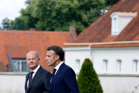 Scholz, coesi con Macron per sostenere Kiev a nuovo livello