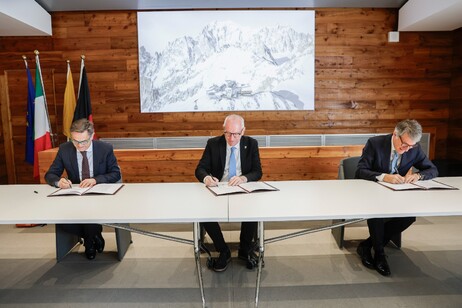 'Nuovo trasporto alpino' a Courmayeur, la fima dell'accordo