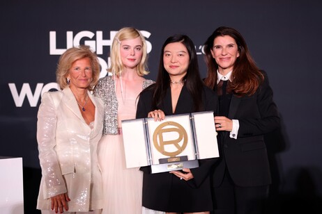La presidentessa di Cannes Iris Knoblock, Elle Fanning, Viv Li e Delphine Viguier-Hovasse