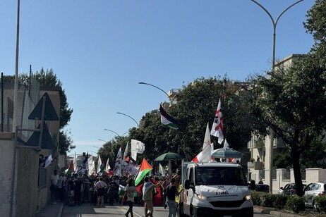 '2 giugno: corteo antimilitaristi a Cagliari'