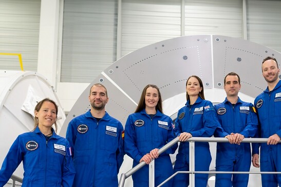 I 5 nuovi astronauti europei e la prima astronauta australiana (fonte: ESA - P. Sebirot)