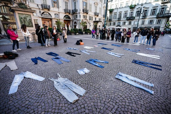 A Torino flash mob contro violenza sulle donne