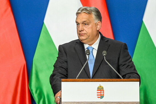Orban: "Trump un uomo d'onore, continui a combattere"