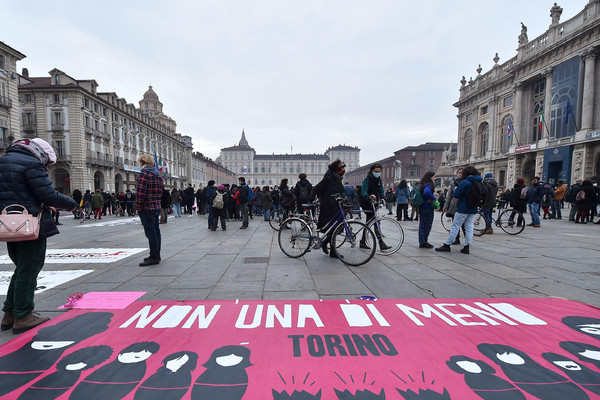 Violenza donne: Torino, la piazza abbatte il 'muro' sessista
