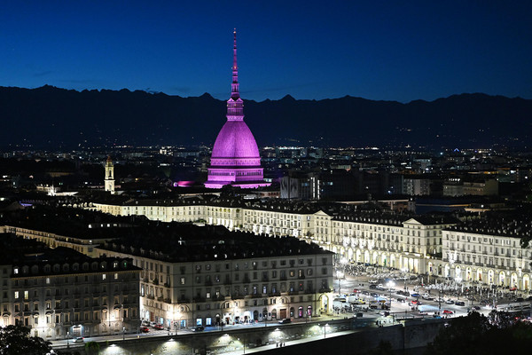 Giro d'Italia: Mole Antonelliana illuminata di rosa