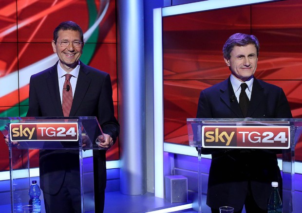 I candidati sindaco di Roma, Ignazio Marino (S) e Gianni Alemanno, durante il confronto tv su Sky Tg24 © ANSA 
